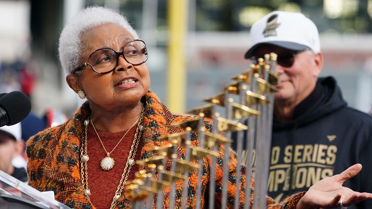 Hank Aaron Honored During Emotional Ceremony Before World Series