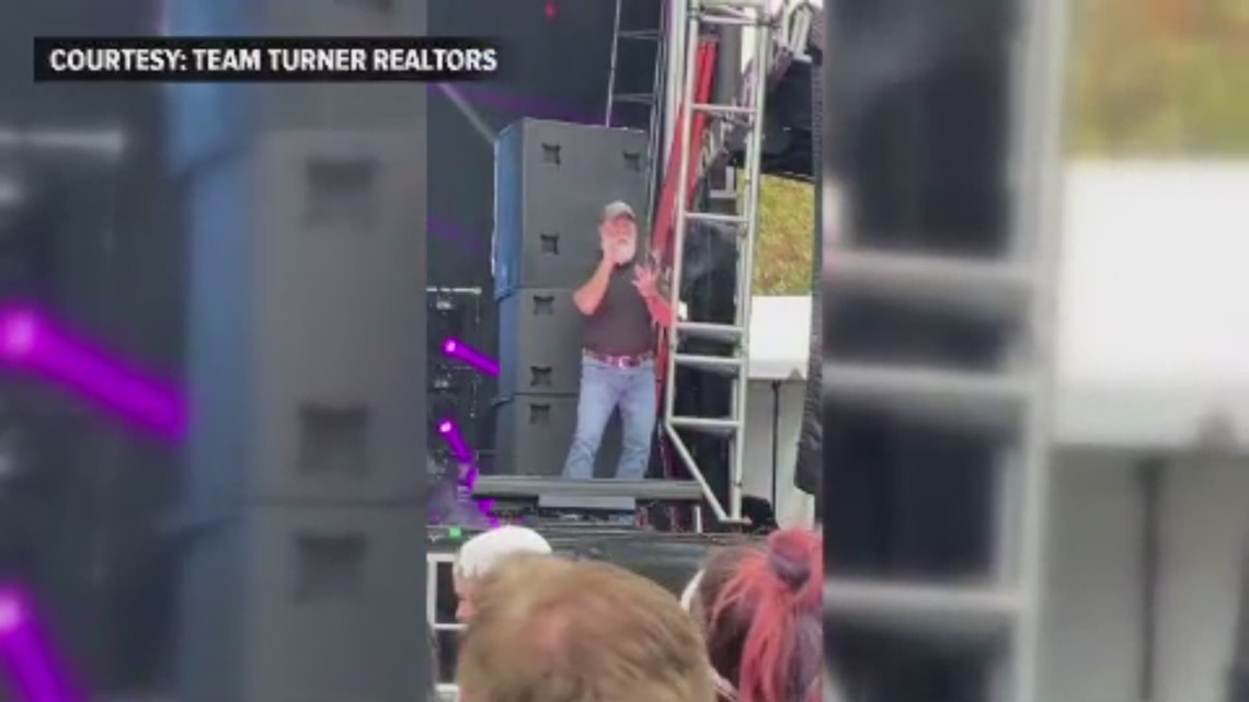 Sign language interpreter at Atlanta Pride makes everyone smile with ...