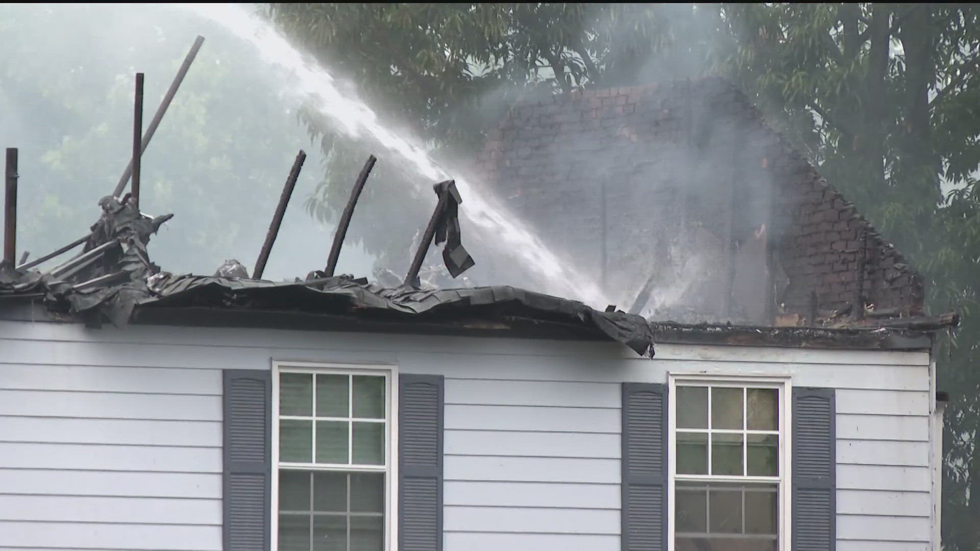 Dozens displaced after apartment complex fire | 11alive.com