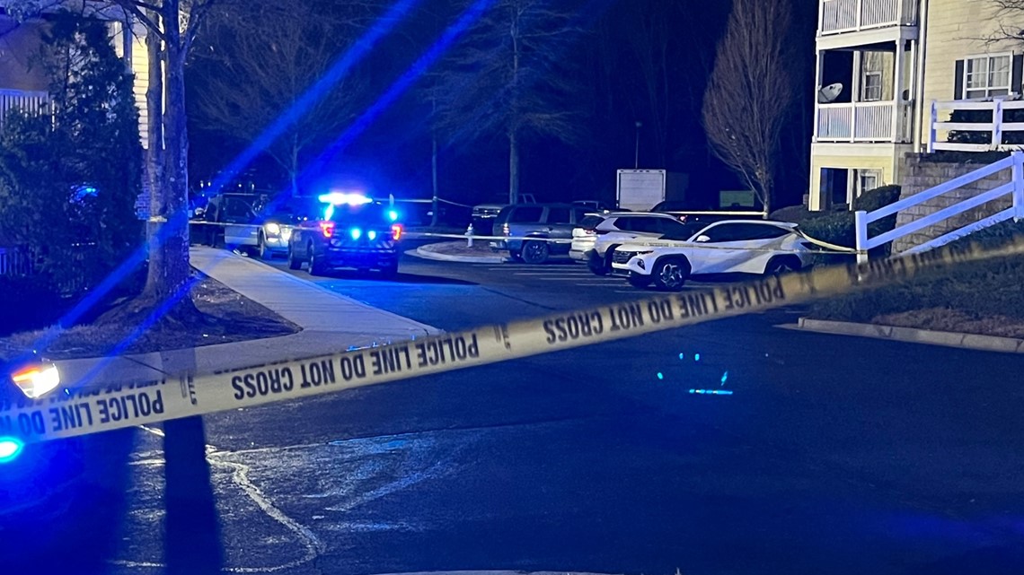 Person found dead at SW Atlanta apartment complex | 11alive.com