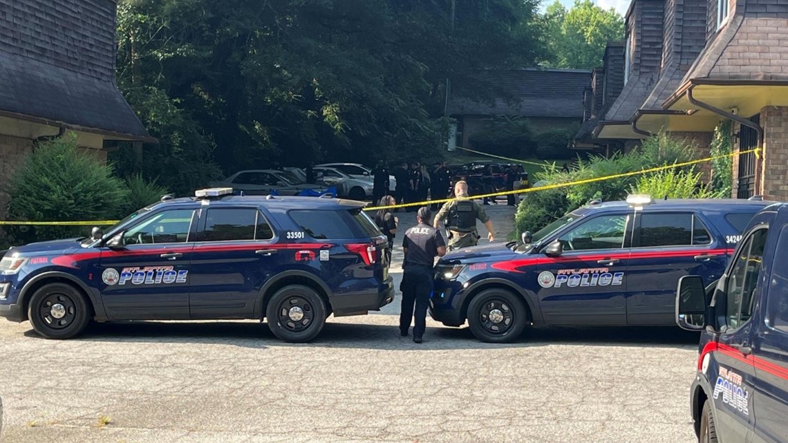 Shooting kills 2 apartment complex Peyton Place SW Atlanta