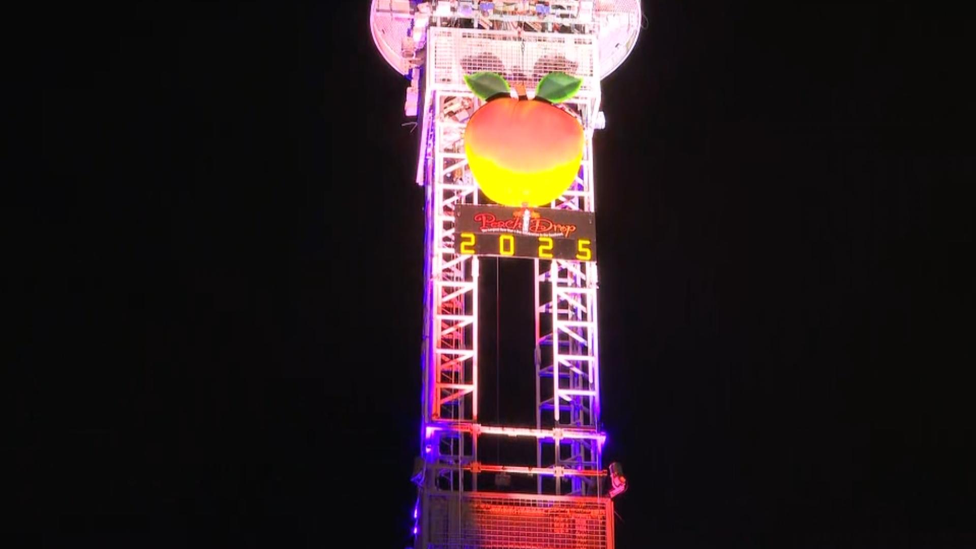 Full video Atlanta New Year's Eve Peach Drop