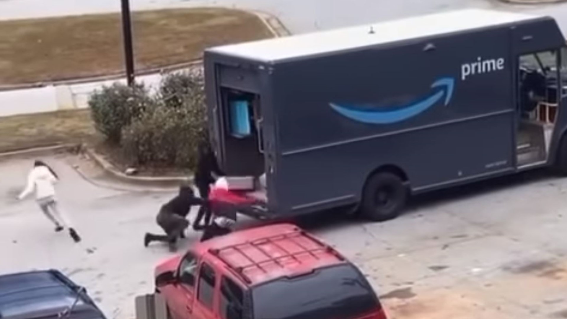 Atlanta Police are now searching for several people they said were involved in stealing from an Amazon delivery truck.