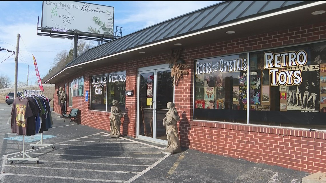 Acworth antique store opens new shop after being evicted