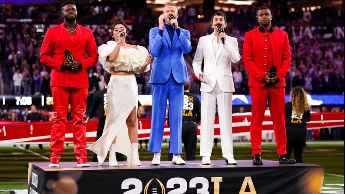 Houston Texans - Want to sing the National Anthem at the #Texans game?  Share a video singing using #TexansFanthem for a chance to lead the anthem  at #TENvsHOU.