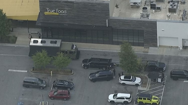 Bomb squad called to Lenox Square parking lot, Atlanta Police say