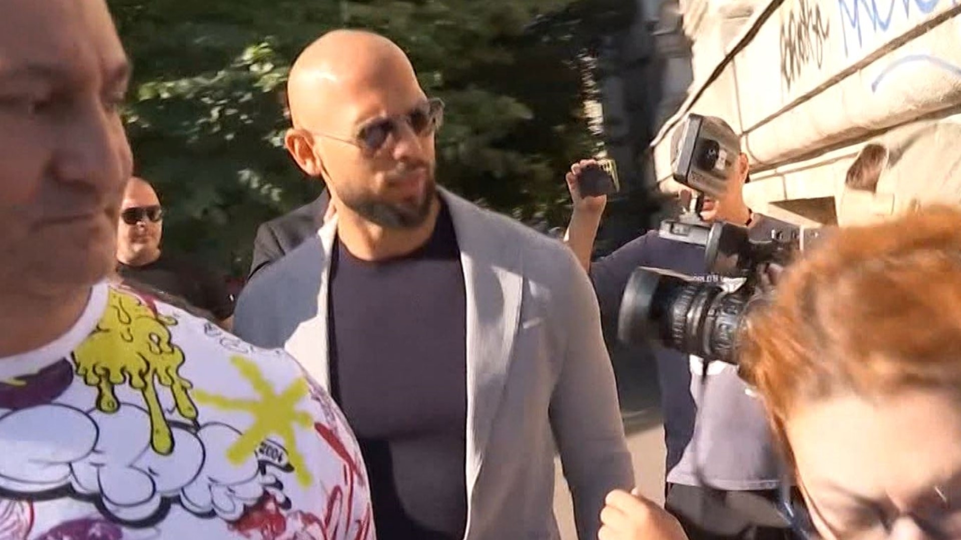 Andrew Tate and brother arrive to court in Romania | Raw video