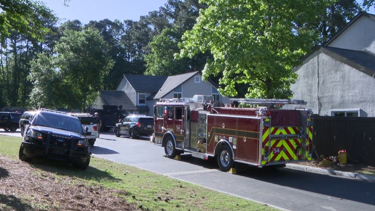 Man breaks into Cobb County apartment, barricades self inside prompting SWAT standoff
