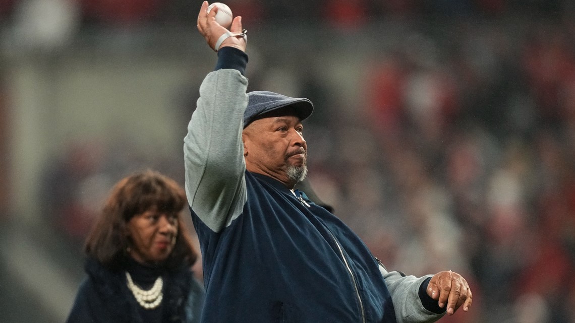 Falcons pull No. 44 in memory of Hank Aaron 
