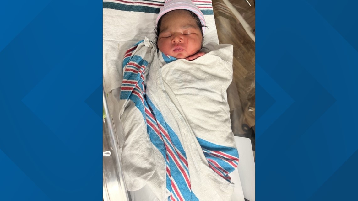 'Catch the baby' | Employees, fiancé help deliver baby in McDonald's bathroom