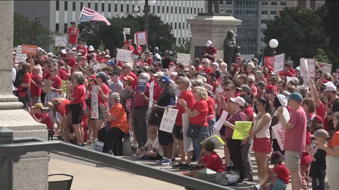 Students rally for stricter gun laws following Minnesota school ...