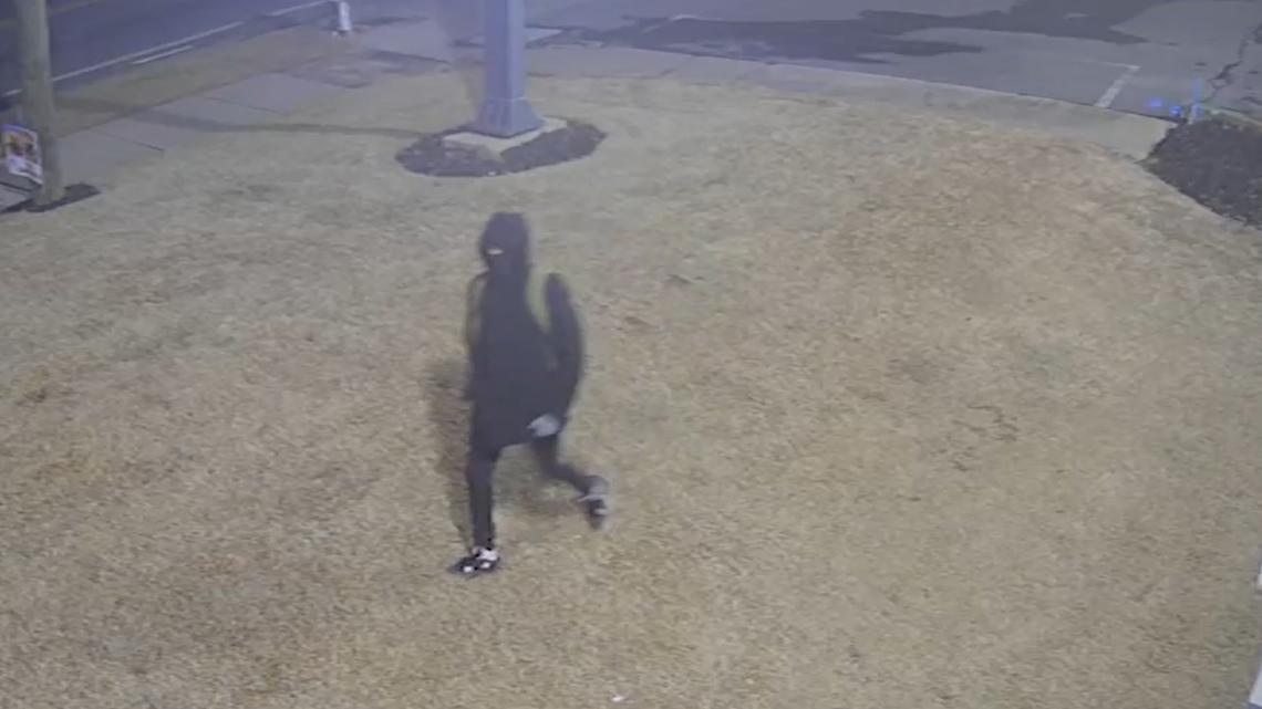Atlanta Police seek tips from public to identify armed robbery suspect