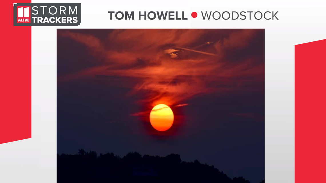 Western wildfire smoke creates fiery sunrise 2,000 miles away in