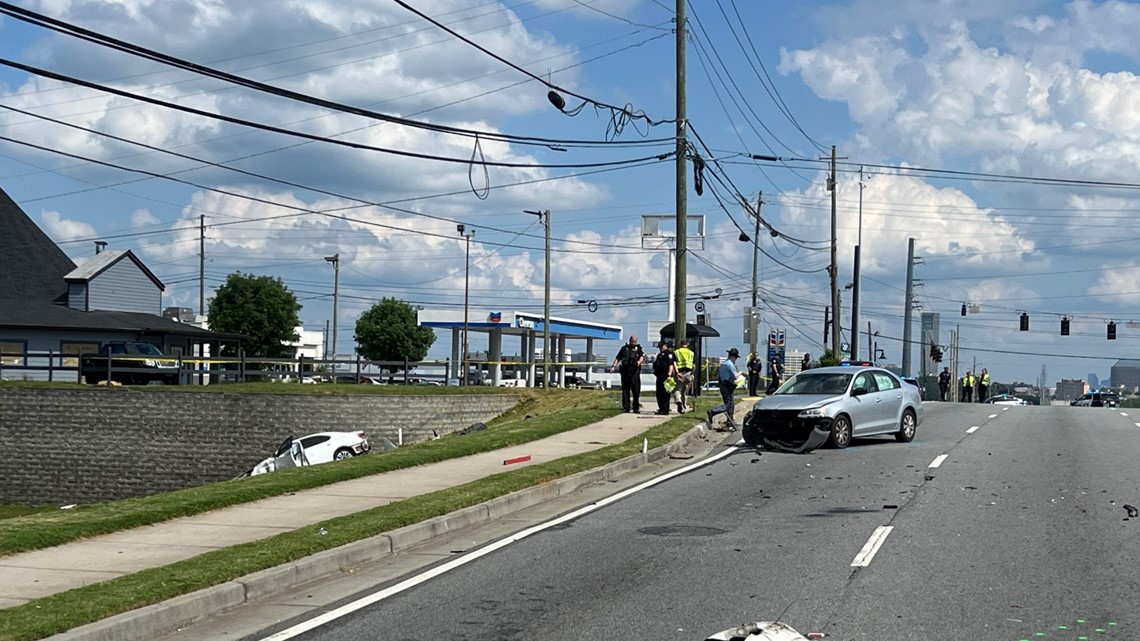 Deadly crash on Cobb Parkway near Terrell Mill Road