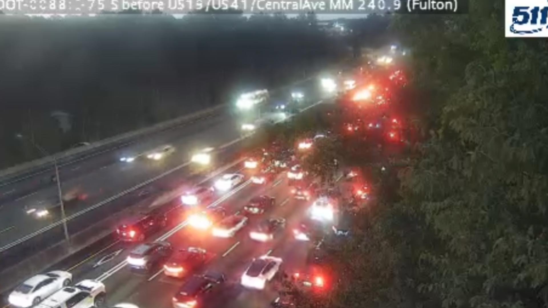 789(7月上旬残り分) TRAFFIC: Lanes closed on I-75 South in Hapeville area after deadly