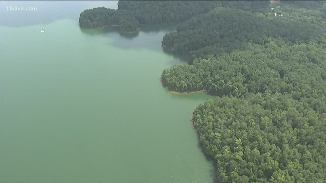 Algae bloom in Lake Allatoona prompts health warnings near Red Top Mountain Park marina
