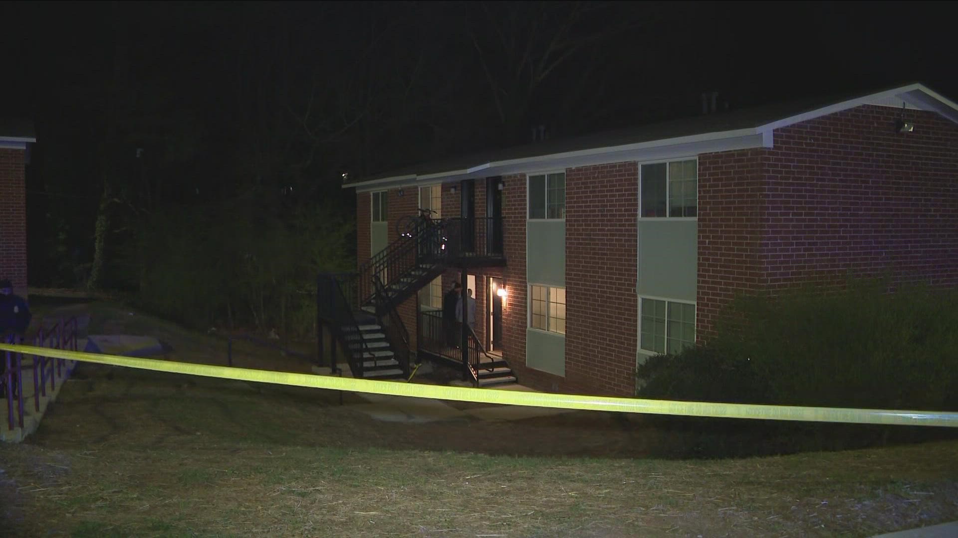Man shot at Atlanta apartment on Hollywood Road NW | 11alive.com