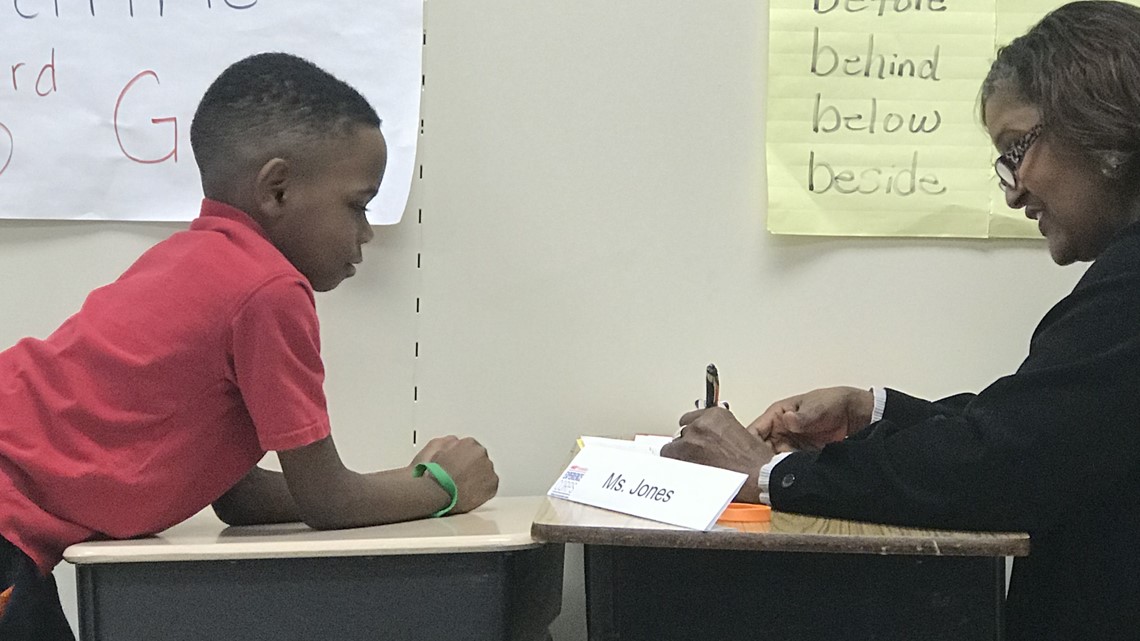 Seniors help DeKalb County students reading scores with tutoring - Vimarsana News