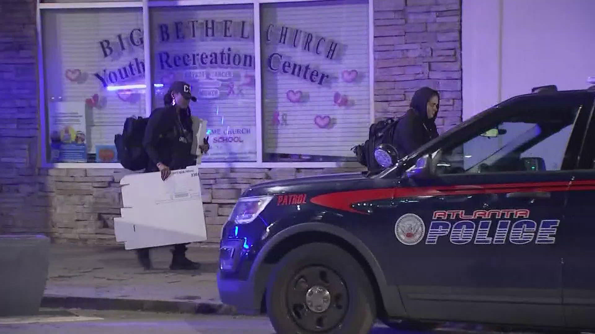 Police: 1 dead, 1 hurt after shooting at apartment on Auburn Ave ...