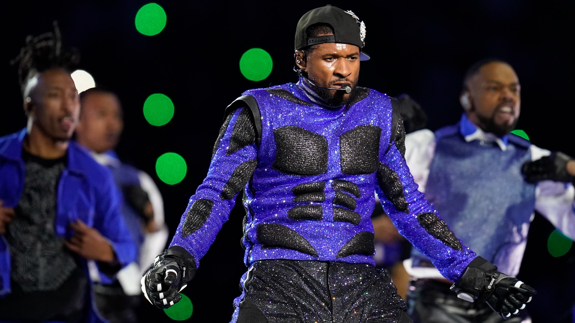 In an ode to Atlanta, Usher recounted his greatest hits and showcased his performance skills.