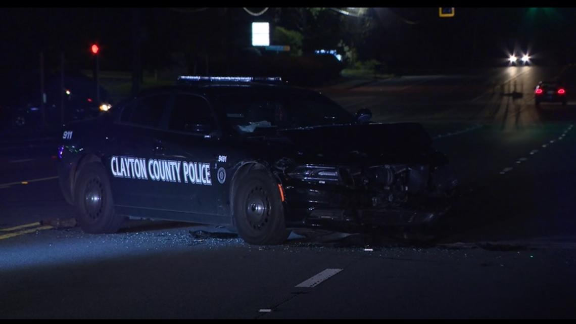 Clayton County officer in crash on Highway 138 at Lake Ridge Pkwy