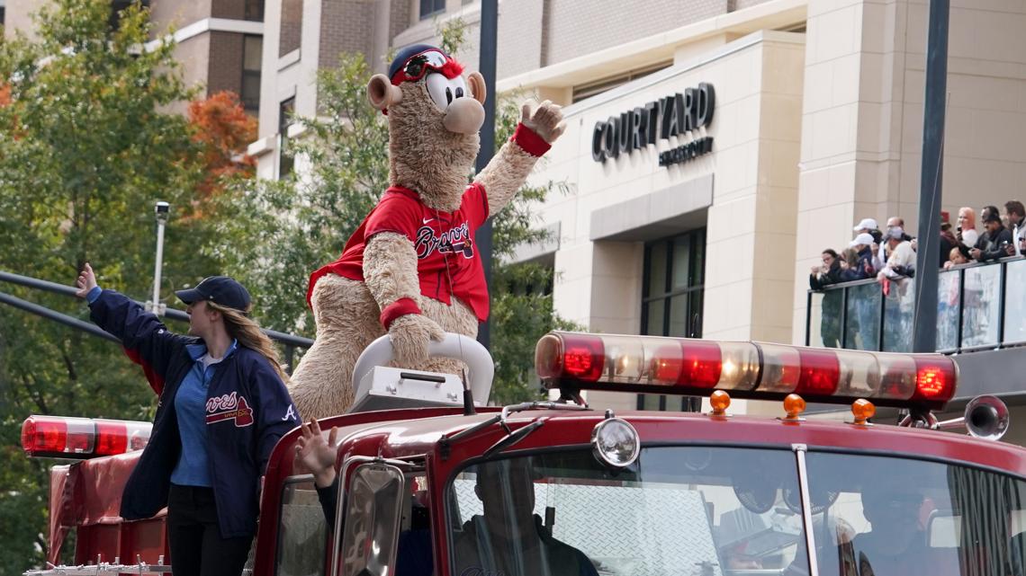 Braves parade, Watch the massive crowd cheer on the Braves