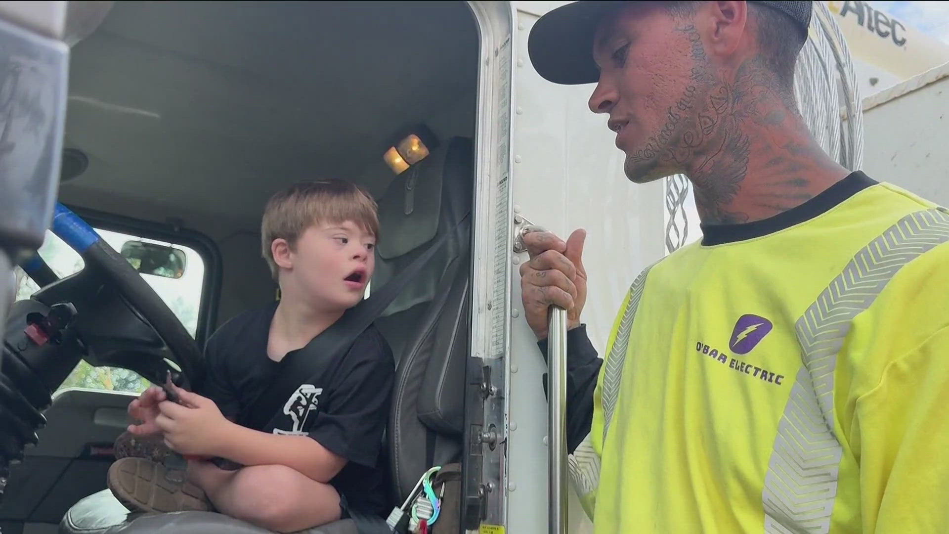 5-year-old Ryan Dial was named an honorary lineman.