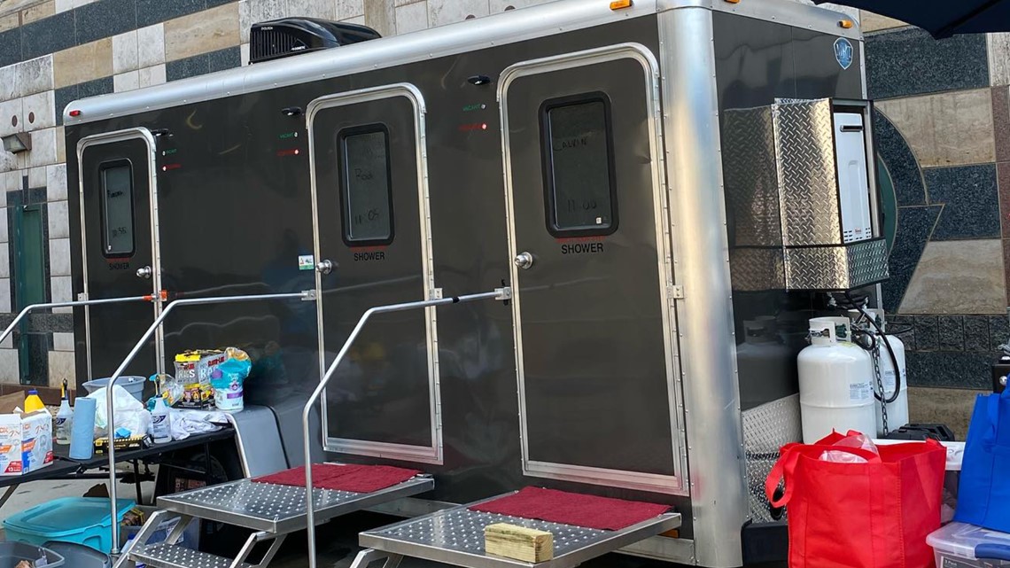 Flowing with Blessings, Inc. showers for Atlanta's unhoused Grady - Vimarsana News