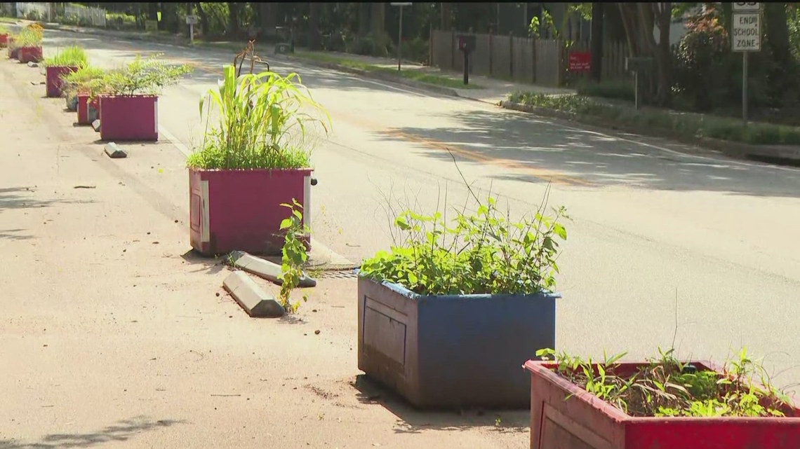 Decatur planters going away | 11alive.com