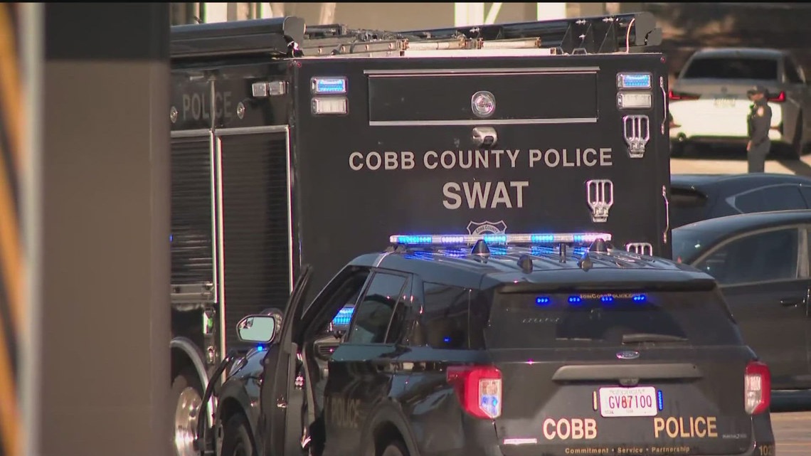 Man on the run after shootout with officers in Cobb County | 11alive.com