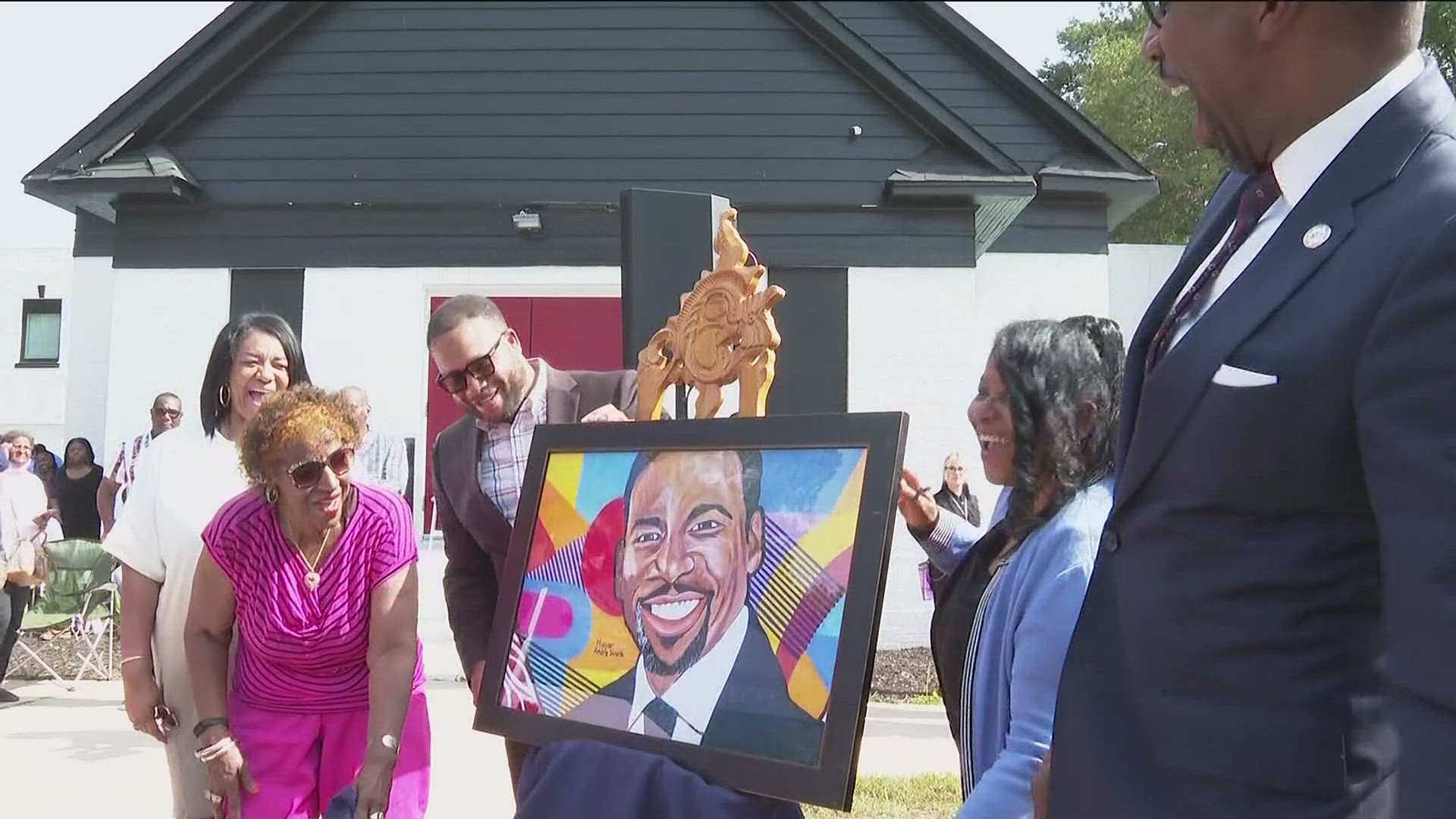 The mural featured city leaders like Mayor Dickens.