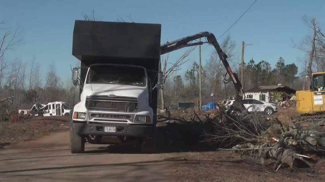 Goodr hosts popup grocery market to help Griffin tornado victims