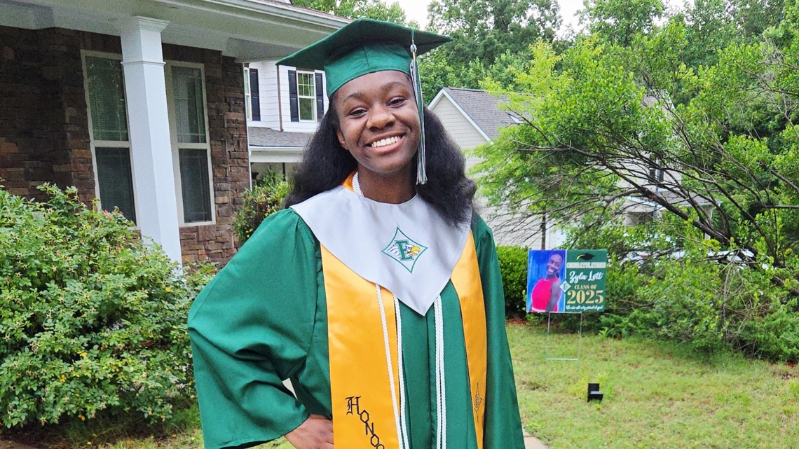 15-year-old Georgia teen graduates with honors, starts college