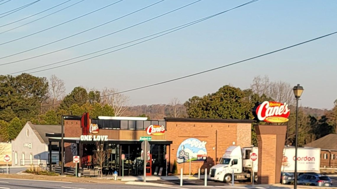 Raising Cane's opens in Woodstock