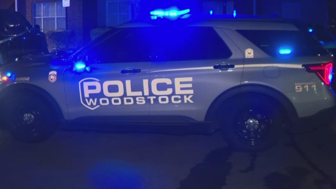 Man with outstanding warrants arrested after burglary at jewelry store, police say