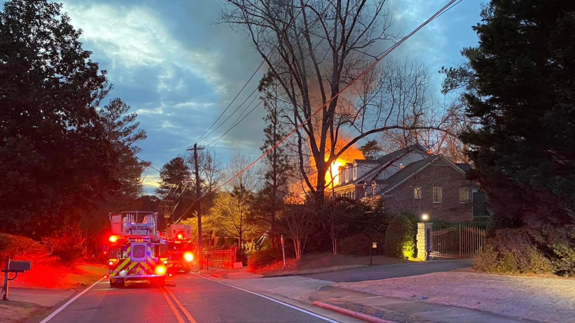 Sandy Springs house fire on Windsor Pkwy