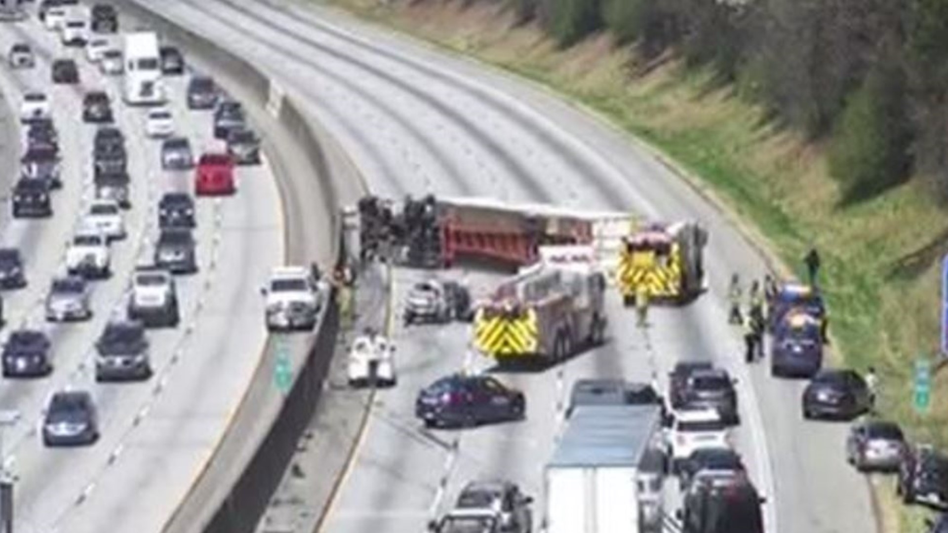 Atlanta traffic I 285 closes due to overturned tractor trailer ...