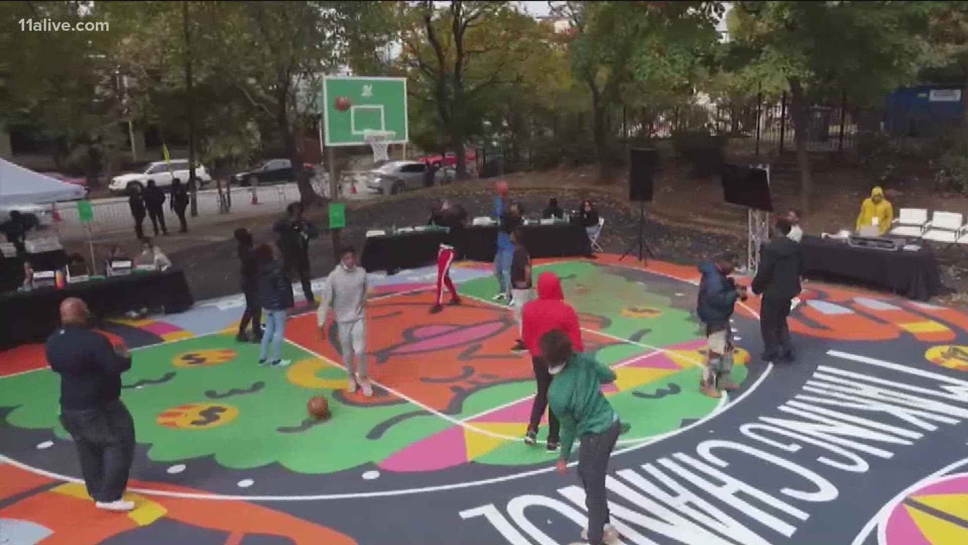 21 Savage partnered to help refurbish a basketball court in the heart of Old Fourth Ward. High school students from two different schools attended the unveiling.