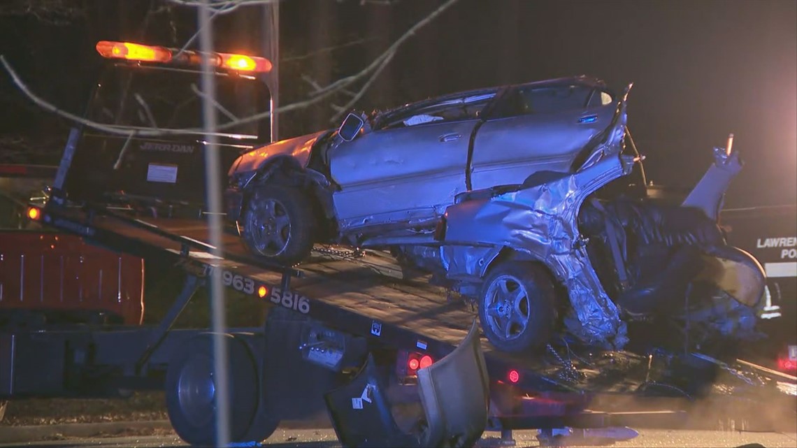 Photos 2 killed, 1 critical after Christmas Eve crash