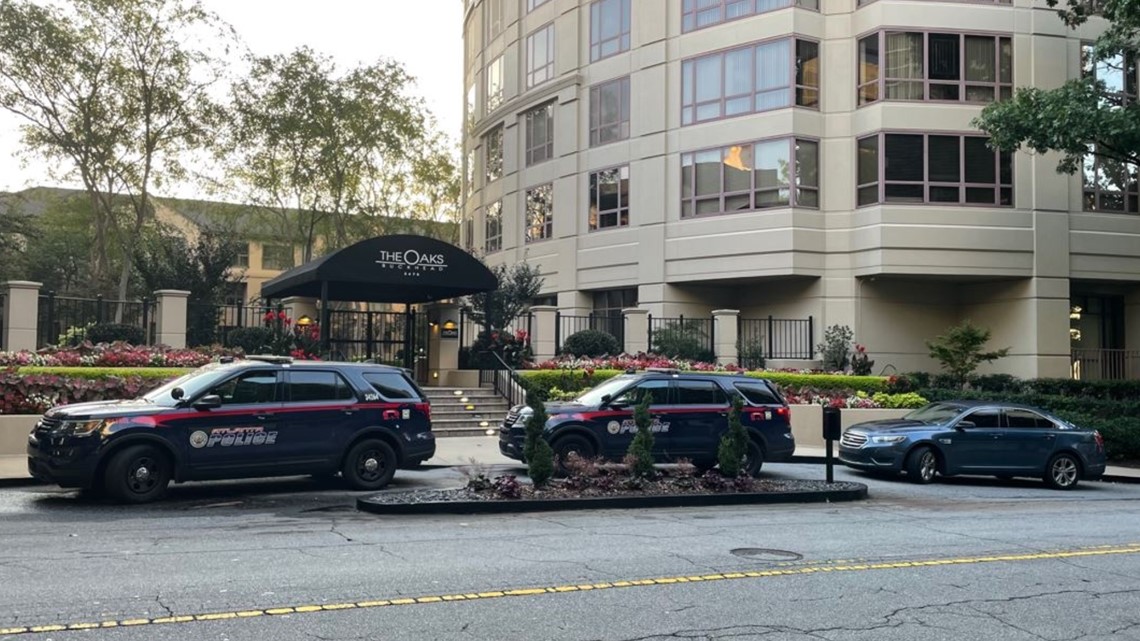 Man stabbed to death outside The Oaks Buckhead