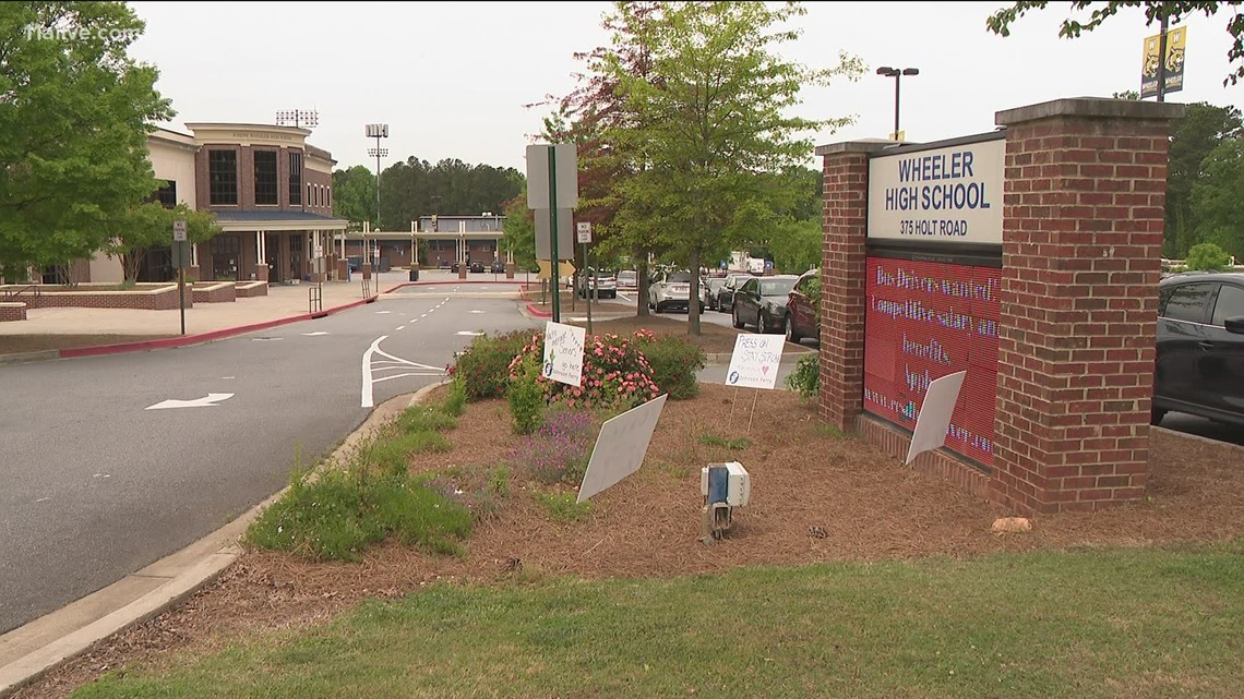 Gainesville High School on lock down for bomb threat