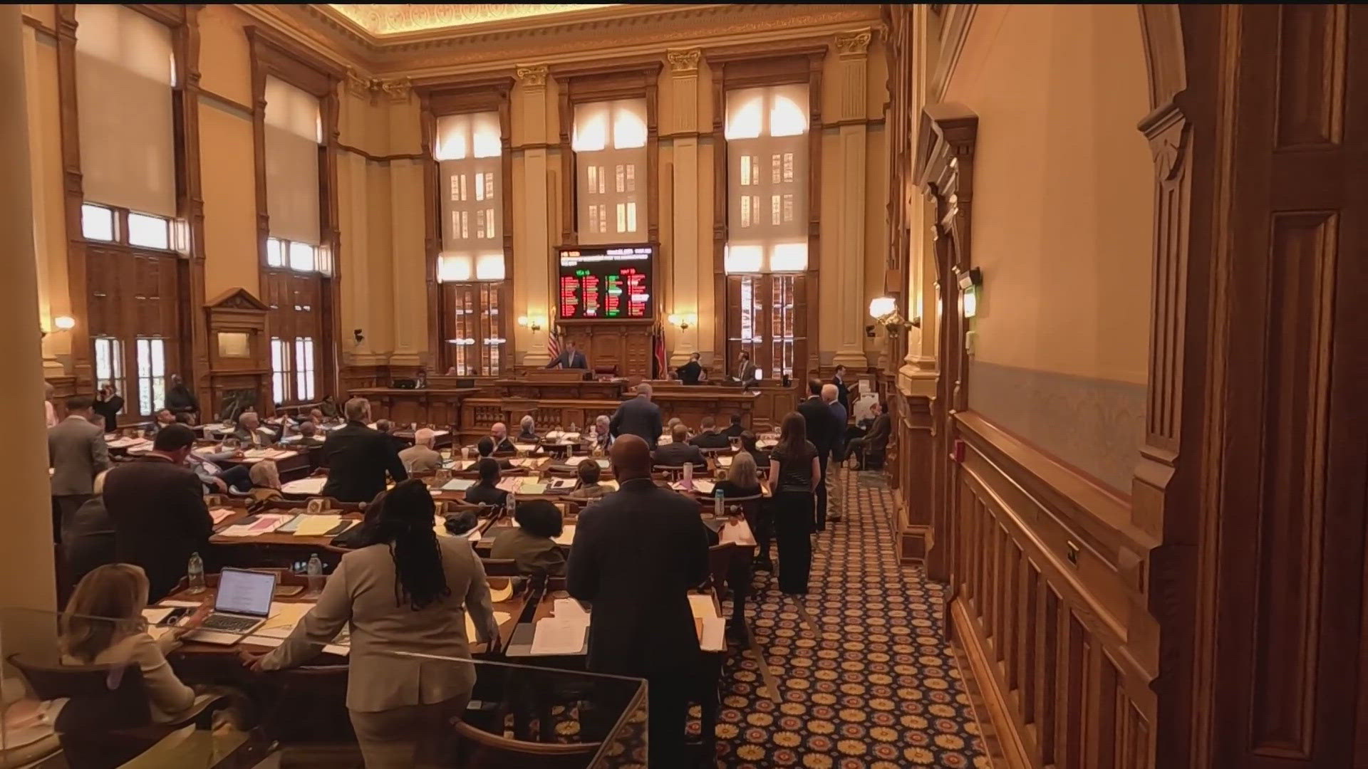 State Senate passes bill that would ban cell phone usage during school ...