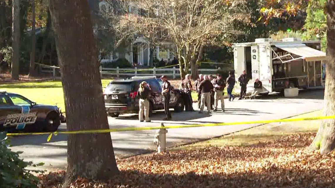 Sandy Springs police officer stabbed suspect shot in burglary | 11alive.com