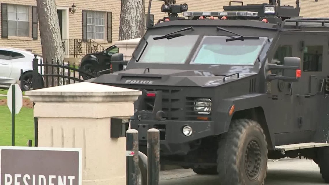 Clayton County SWAT standoff Chateau Lane in Riverdale | 11alive.com