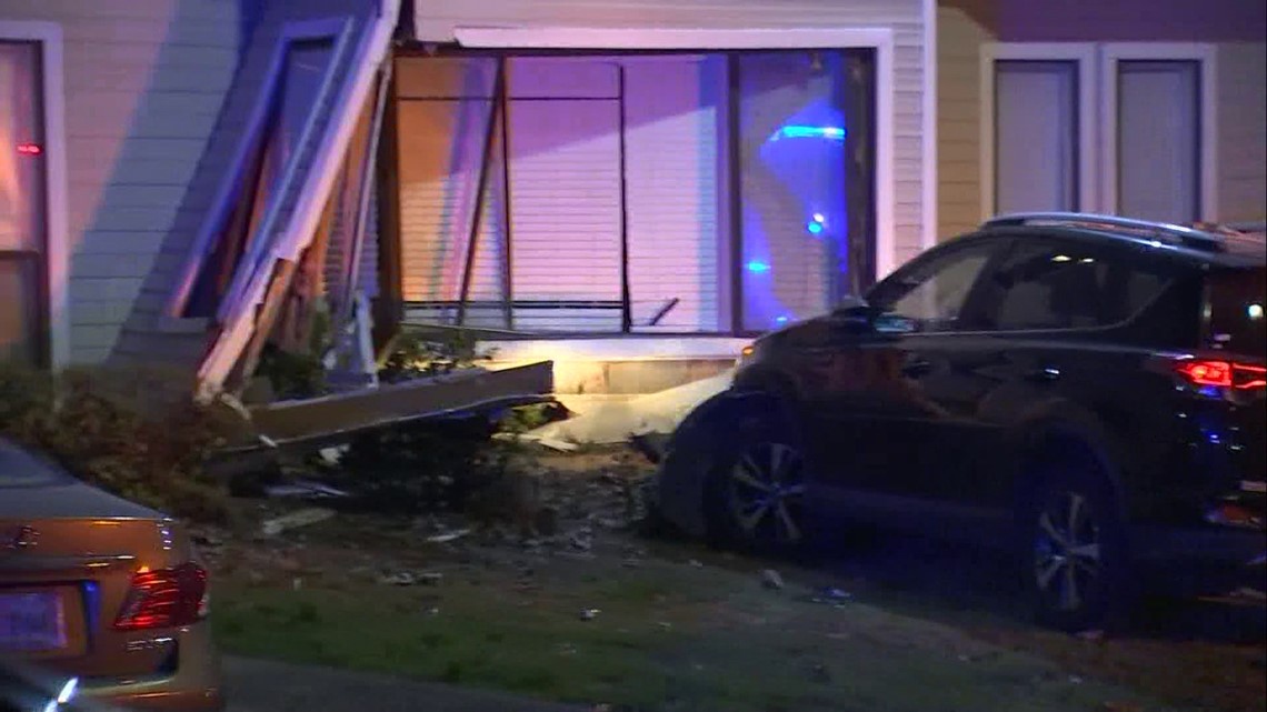 Car Crashes Into DeKalb County Apartment On Tree Mountain Parkway ...