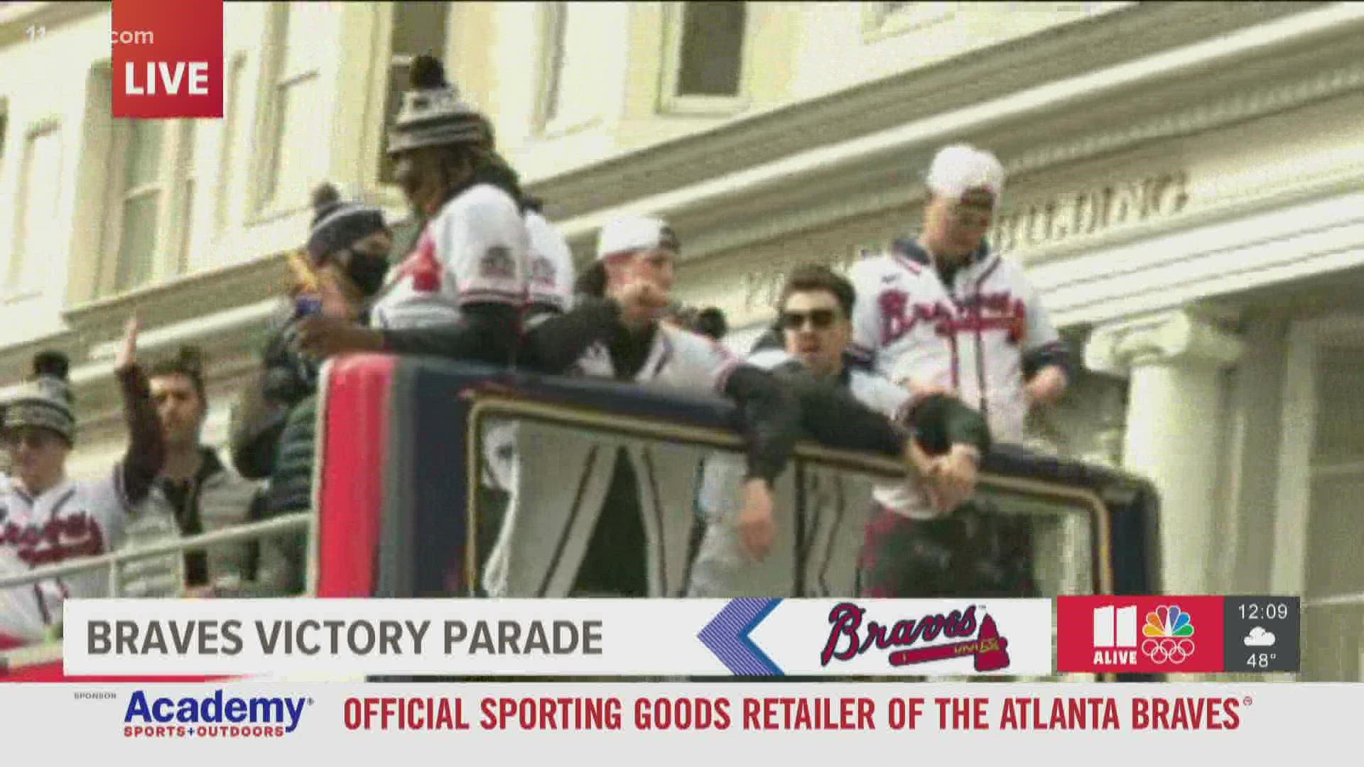 Braves Parade, Joc Pederson throws pearls to crows