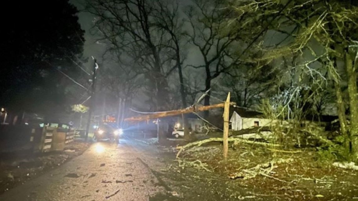 Lakewood Heights Atlanta tree falls power lines taken out | 11alive.com