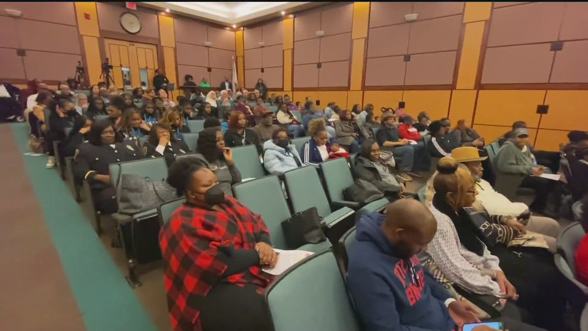 Despite a full house, the meeting didn't move forward due to council member absences.