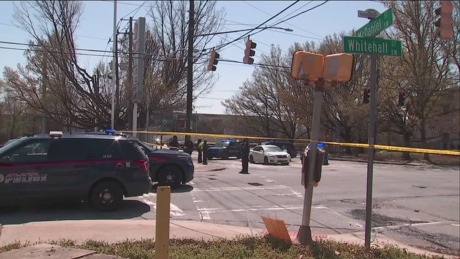 Man dead, woman injured in southwest Atlanta shooting | 11alive.com