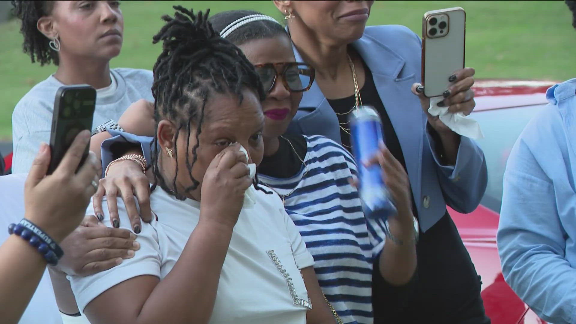 Family, friends gather to remember woman killed in fire at Smyrna ...